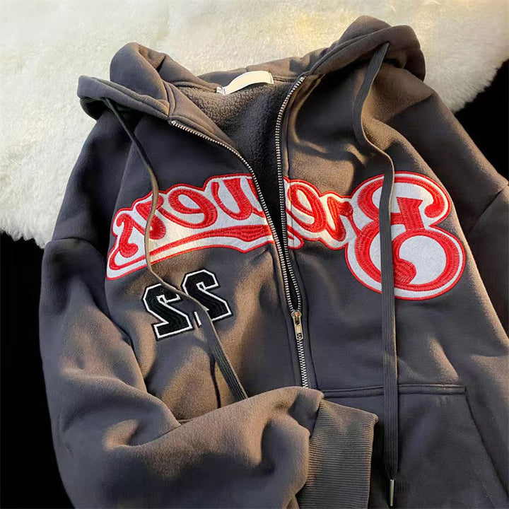 Women's hoodie with striking embroidered print Chic & Stil