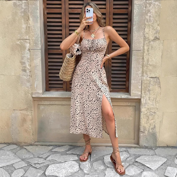 Maxi dress for women with a slim fit, a floral pattern and a side slit Lune London