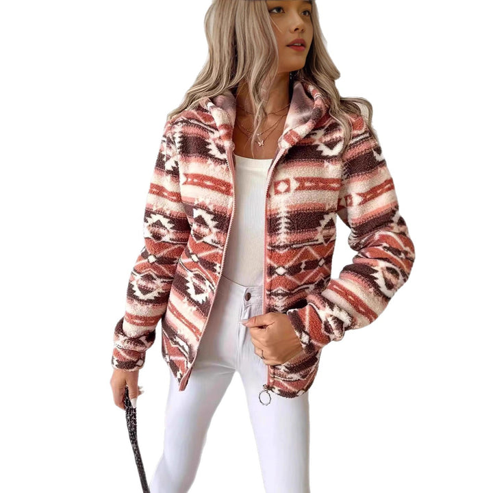 Veste en polaire pour femmes avec un motif ethnique à la mode et une fermeture éclair pratique Chic & Stil