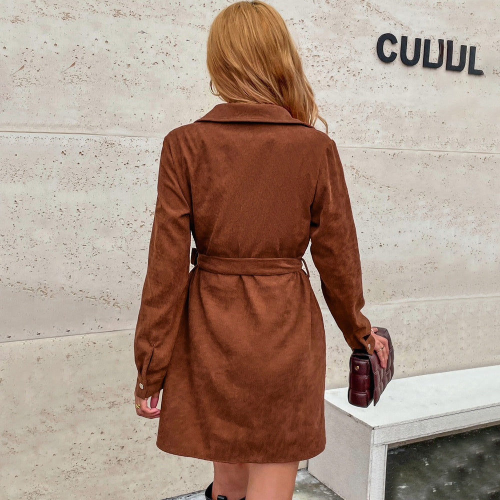 Robe pour femme au style utilitaire élégant avec détails en bouton et ceinture à la taille Chic & Stil