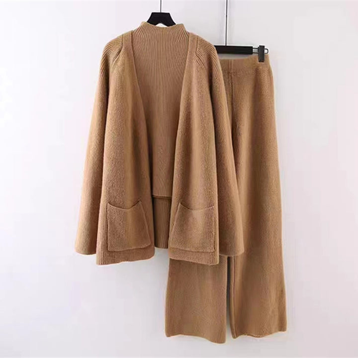 Cozy knit set for women with a wide cardigan and comfortable pants Lune London