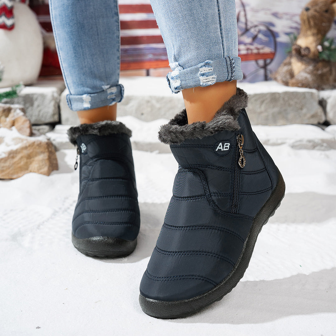 Women's winter boots with practical zip and cozy inner lining Lune London