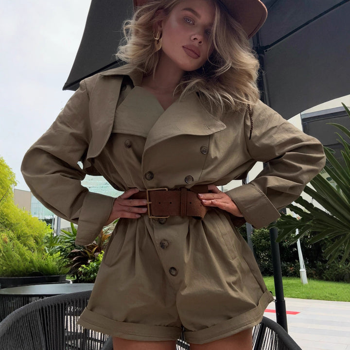 Short women’s jacket with belt and button closure Lune London