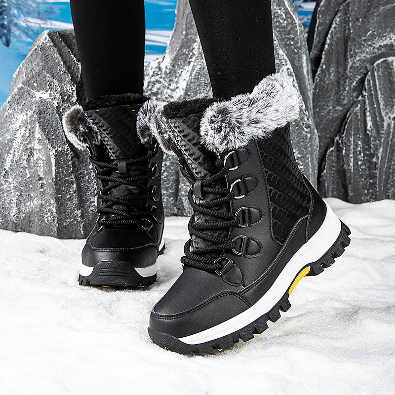Women's winter hiking boots with insulating lining and non-slip sole Lune London