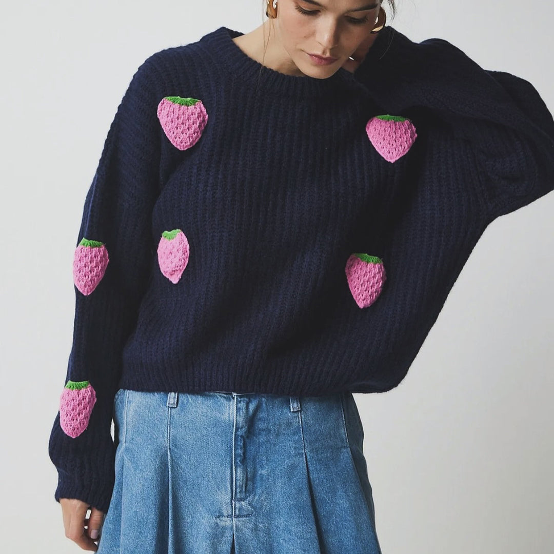 Pull en tricot pour femmes avec un design unique de fraise et une coupe confortable Lune London