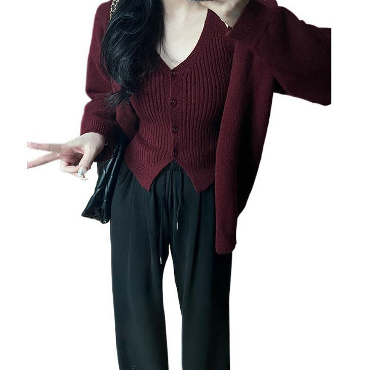 Cardigan féminin à la mode avec un profond col en V et des détails de boutons élégants Chic & Stil