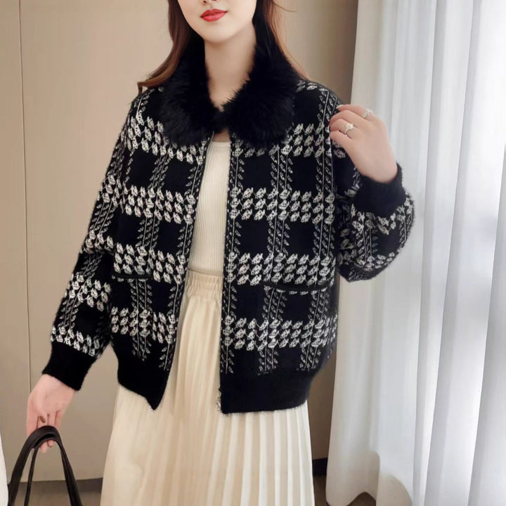 Cardigan pour femmes designer avec col en fausse fourrure luxueux Chic & Stil