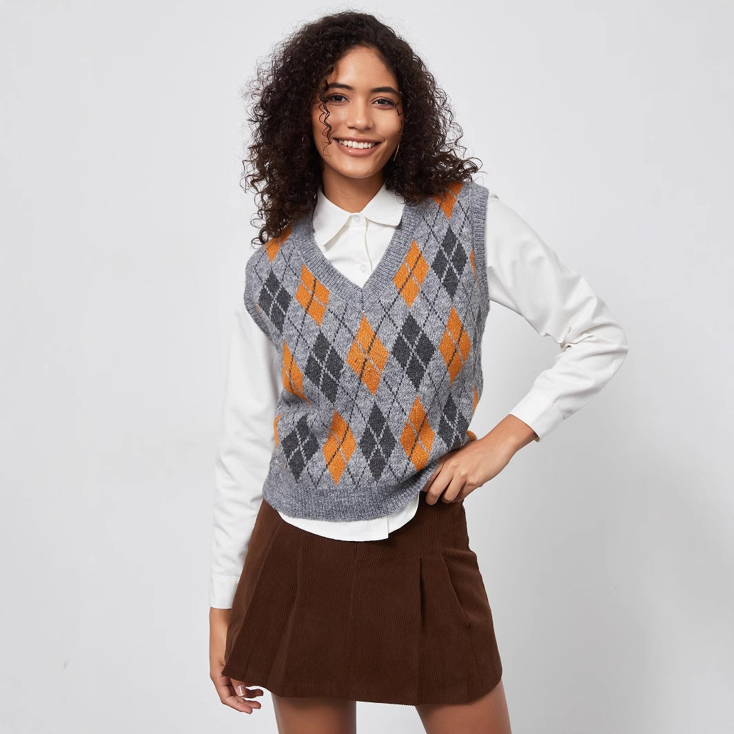 Women Chunky Knit Vest with an Elegant Diamond Pattern Lune London
