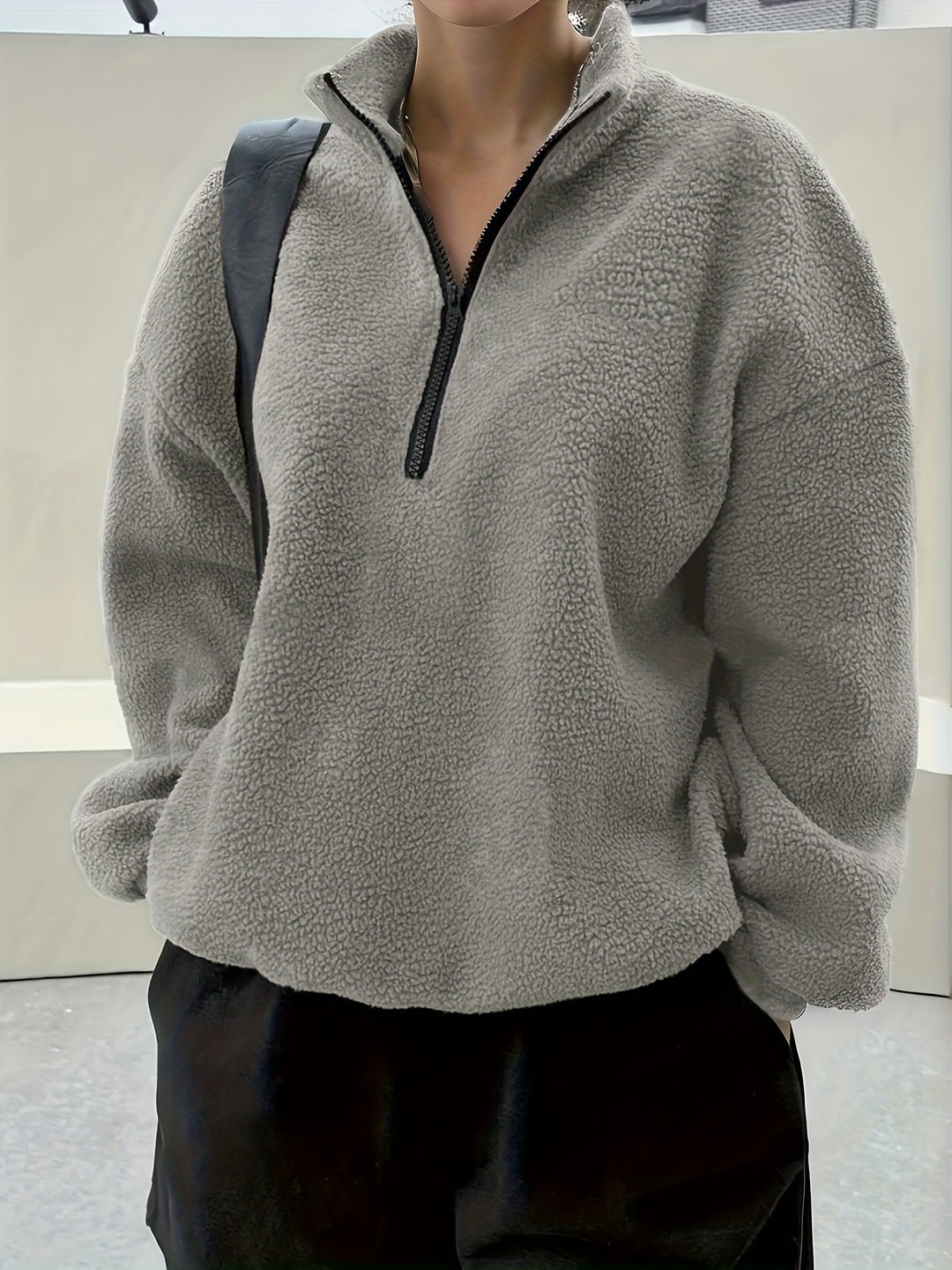 Cozy fleece sweater for ladies with a high collar and zipper Lune London