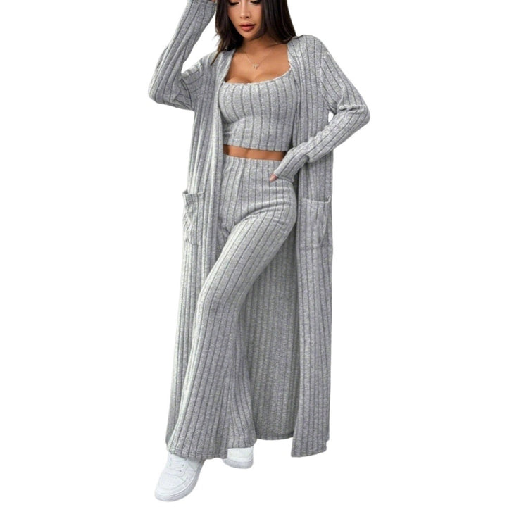 Ensemble en tricot pour femmes avec des manches longues et un design enveloppant élégant Chic & Stil