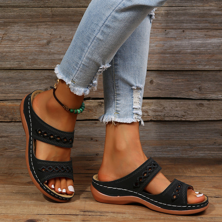 Comfortable sandals for women with adjustable straps and ergonomic sole Lune London
