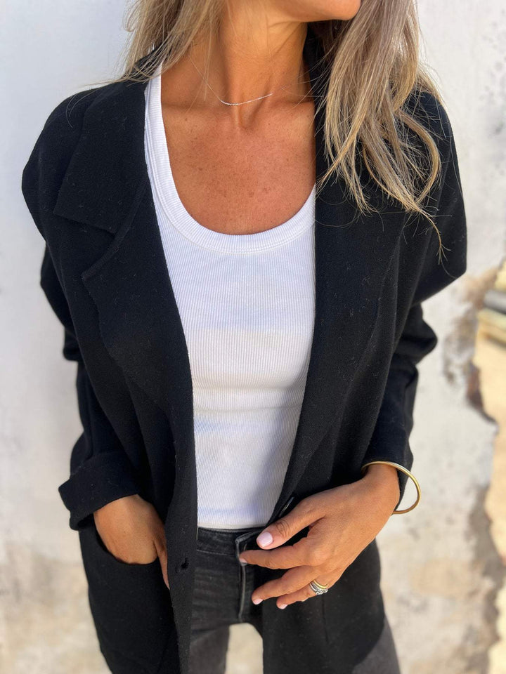 Women Elegant oversized blazer with relaxed fit and practical pockets Lune London