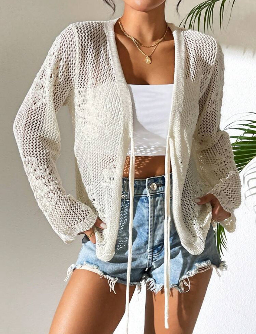 Cardigan pour femmes avec une structure en crochet aérienne et fermeture à lien Chic & Stil