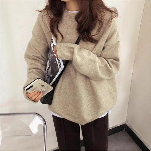Oversized knitted pullover for women with a soft material and a relaxed fit Lune London