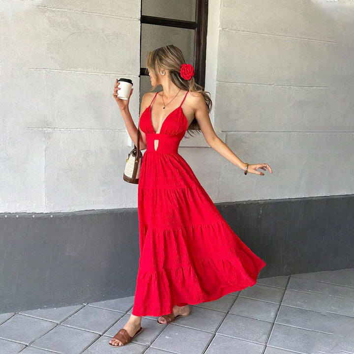 Robe maxi pour femmes avec des détails découpés séduisants et une silhouette fluide Chic & Stil