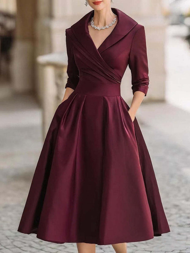 Robe portefeuille élégante pour femmes avec peplum et poches pratiques Chic & Stil