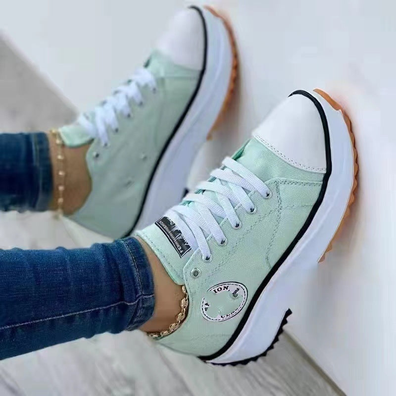 Sporty canvas sneakers for women with an urban design and rubber sole Lune London