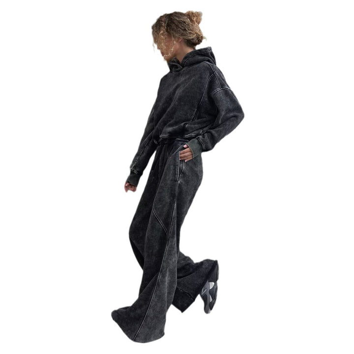 Urban loungewear set for women with cropped hoodie and wide pants Lune London