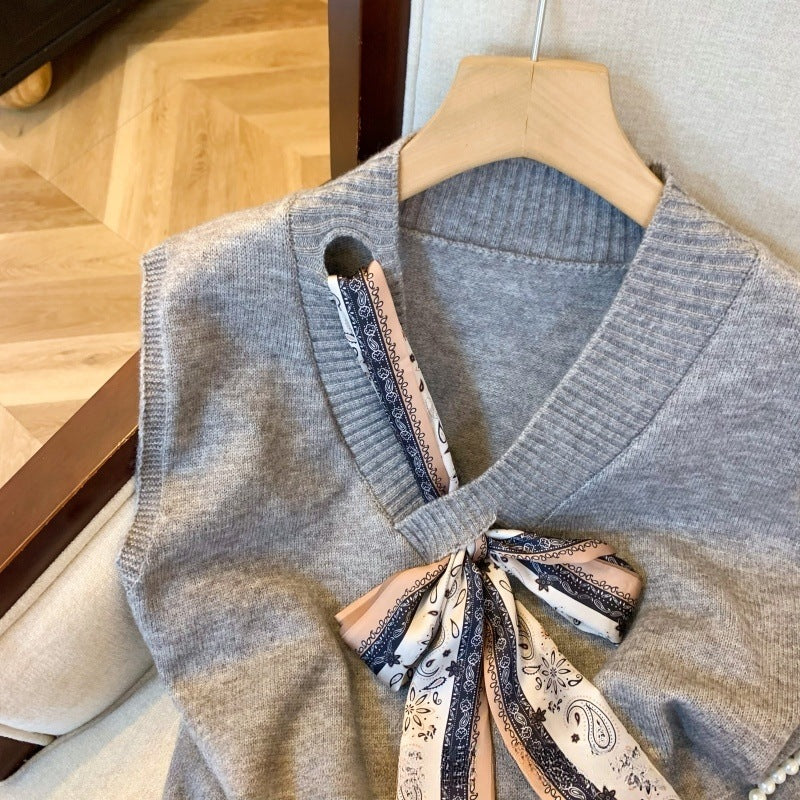 Gilet tricoté pour femmes avec appliqué de foulard à la mode Chic & Stil