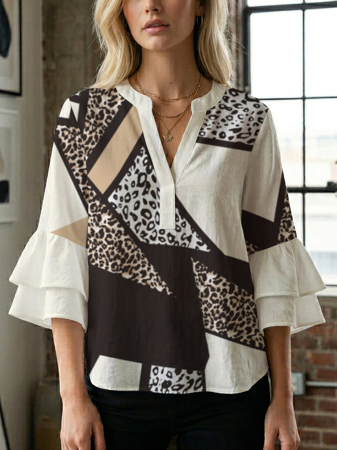 Women's casual blouse with ruffled sleeves and botanical print Lune London