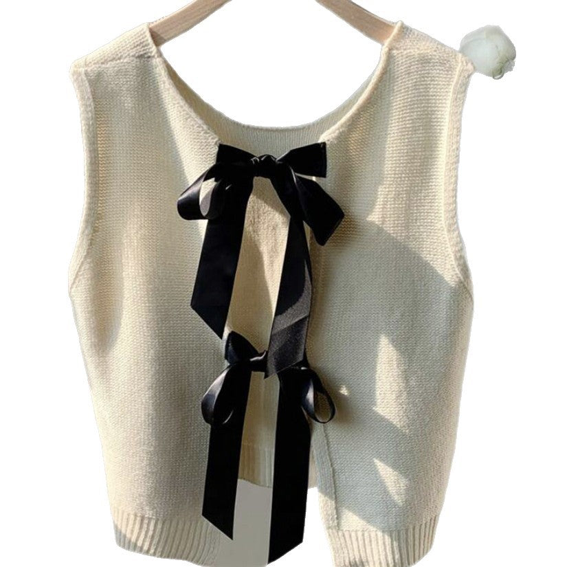 Women's knitted jacket with playful detail on the back Lune London