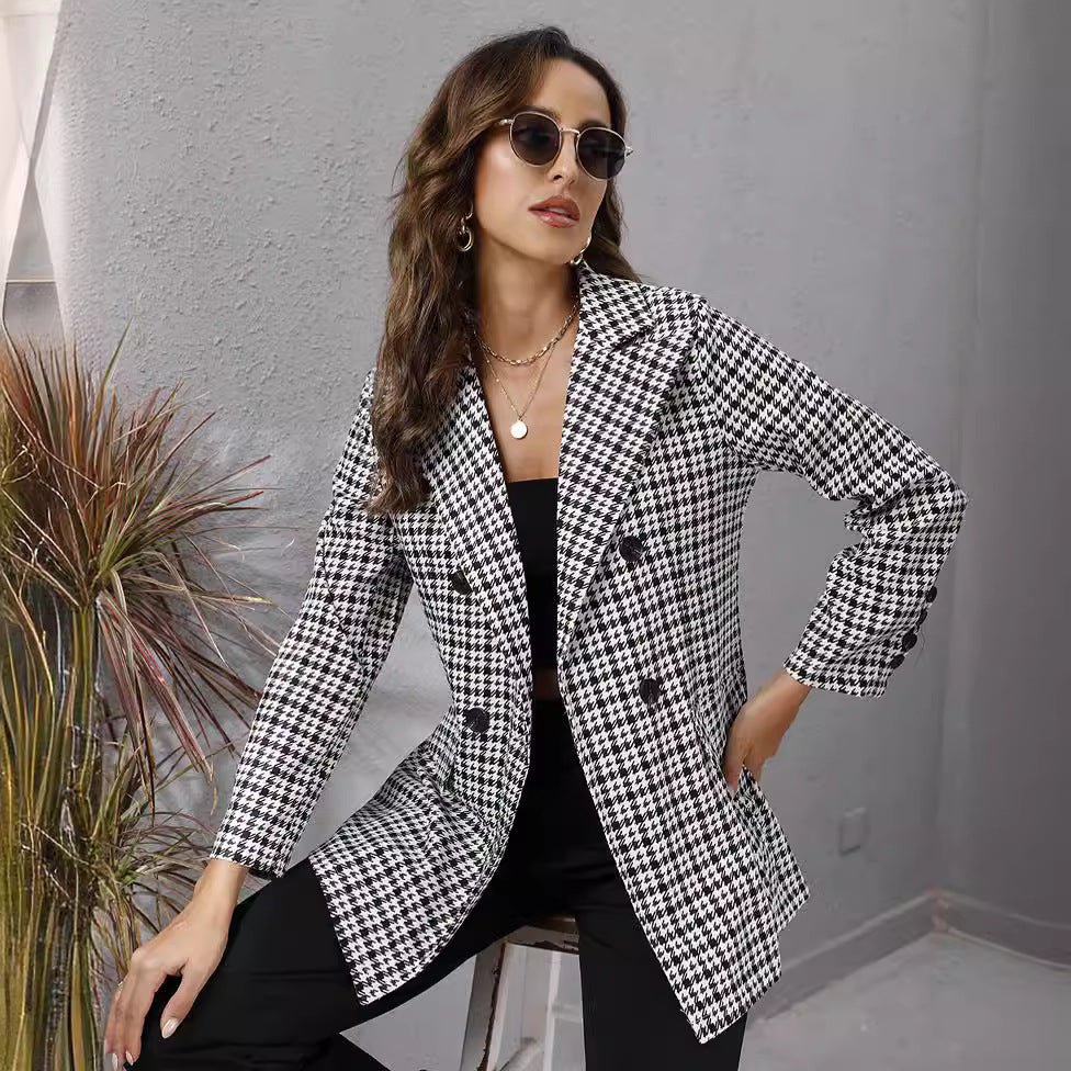 Elegant checkered blazer for women with double-breasted buttons Lune London