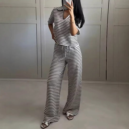 Plaid wide-leg pants for women with elastic waistband and side pockets Lune London