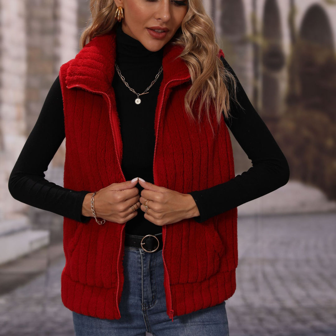 Fleece vest for women with textured material and practical pockets Lune London