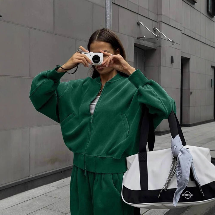 Casual outfit for women with wide pants and sporty jacket Lune London