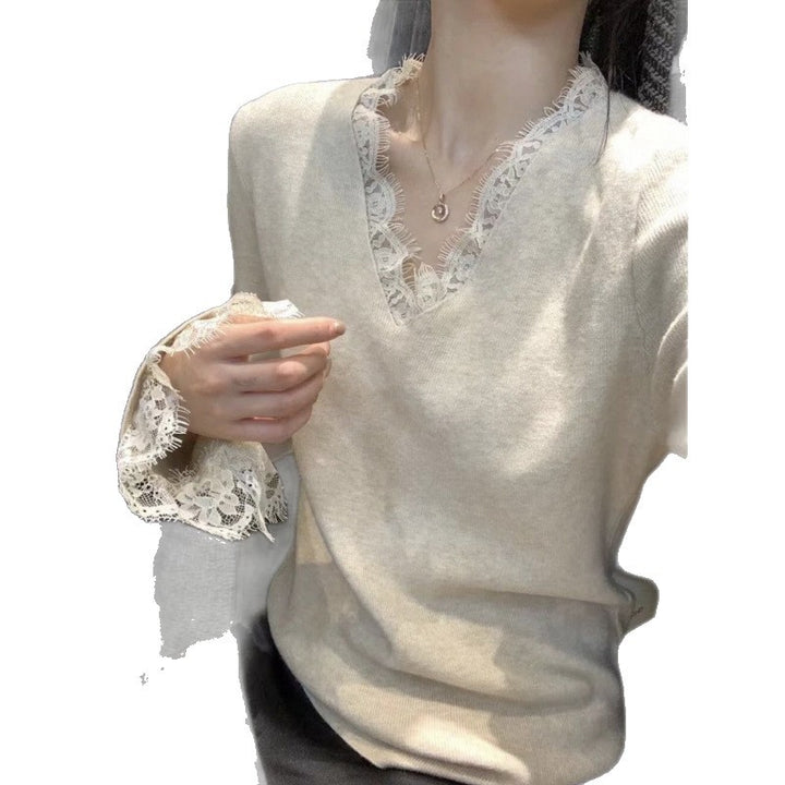 Pull en maille pour femmes avec un fin bord en dentelle et un décolleté en V Chic & Stil