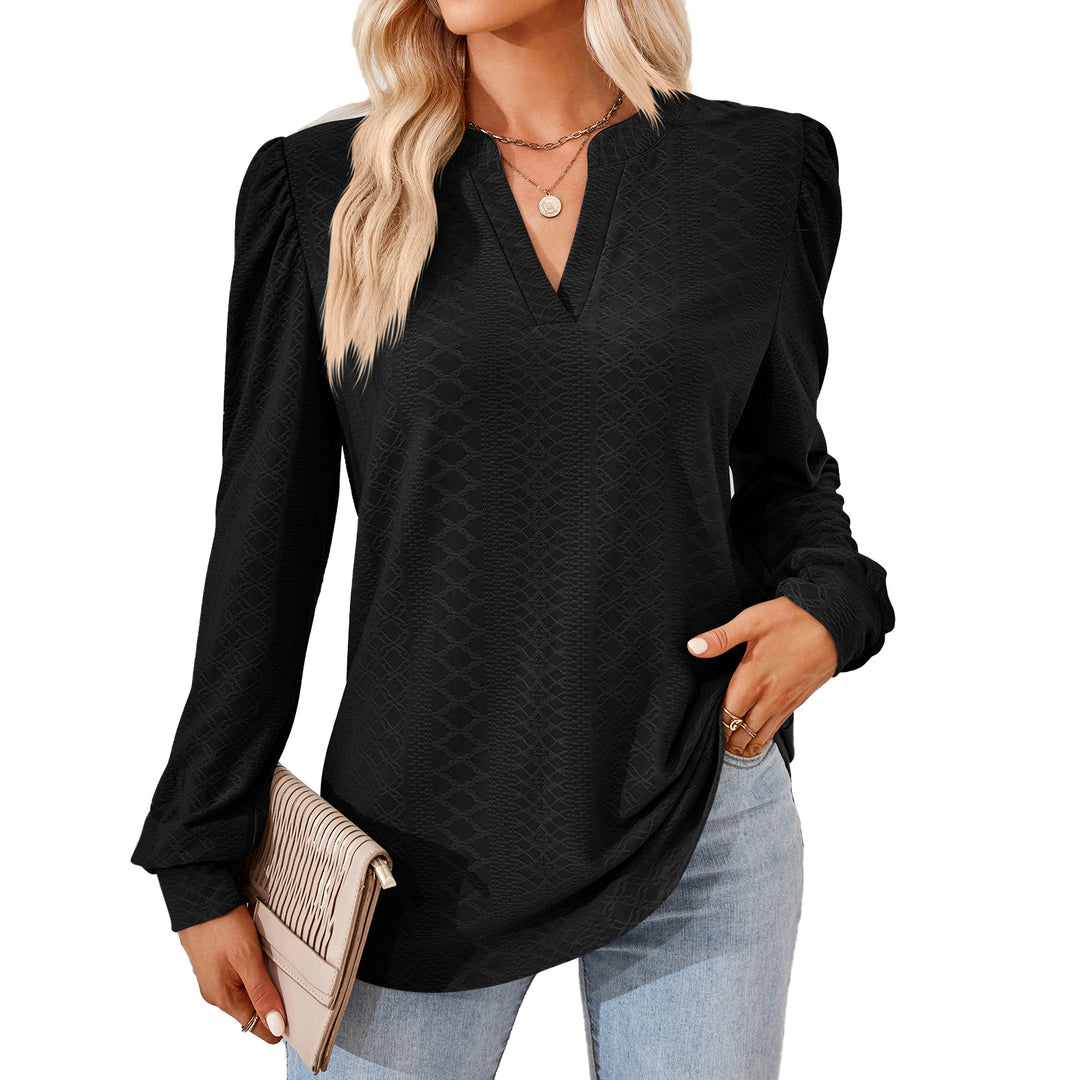 Women's shirt with elegant V-neck and structured pattern Lune London