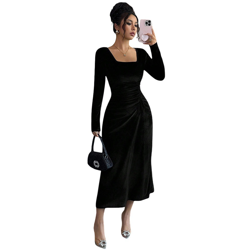 Robe midi femme avec un élégant décolleté carré et des détails de volants raffinés Chic & Stil