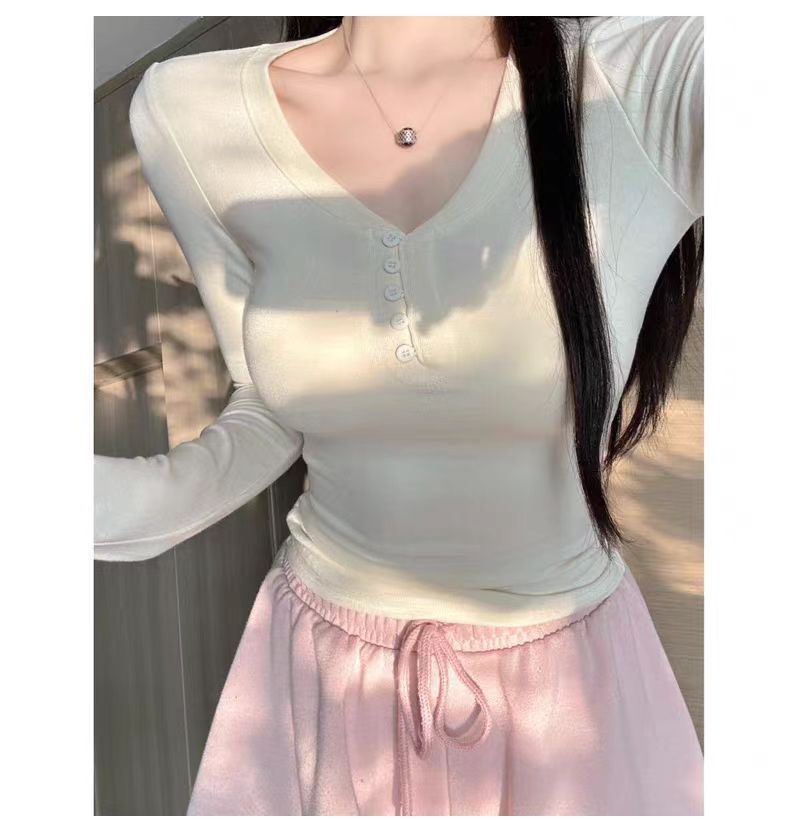 Ladies long sleeve shirt with elegant button placket Chic & Stil