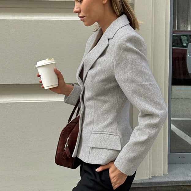 Fitted blazer jacket for women in fine wool blend with pockets Lune London