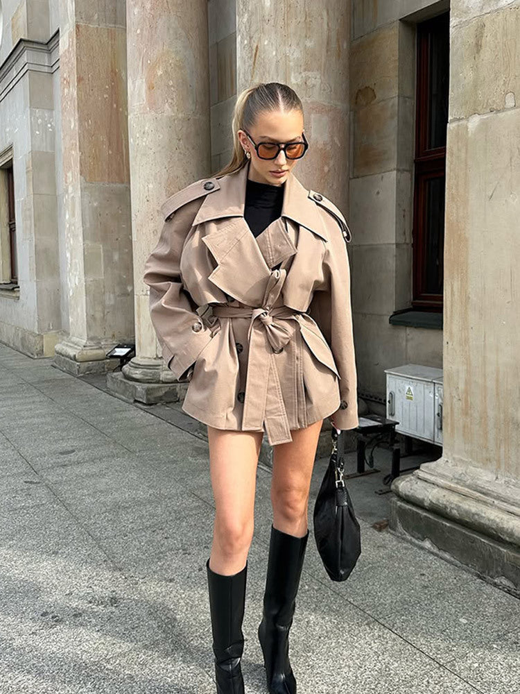 Women's trench coat with belt and special button details Lune London