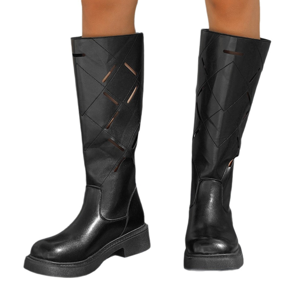 Women’s boots with a decorative cut and a comfortable rubber sole Lune London
