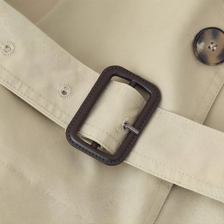 Manteau trench à la mode pour femmes avec un large col et un détail de ceinture Chic & Stil