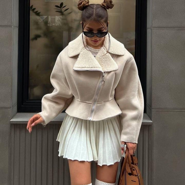 Trendy short jacket for women with plush lining and zipper Lune London