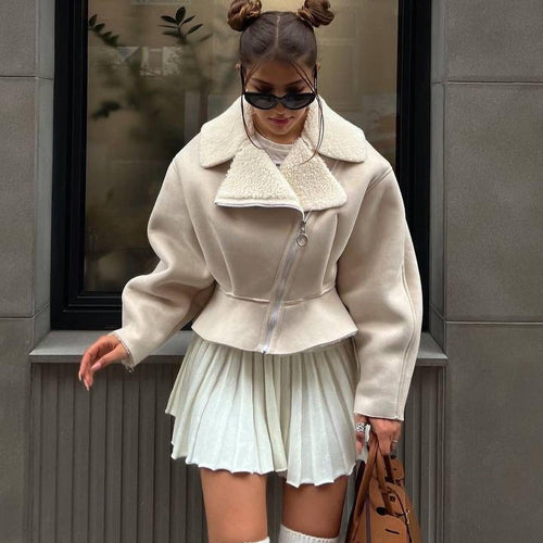 Trendy short jacket for women with plush lining and zipper Lune London