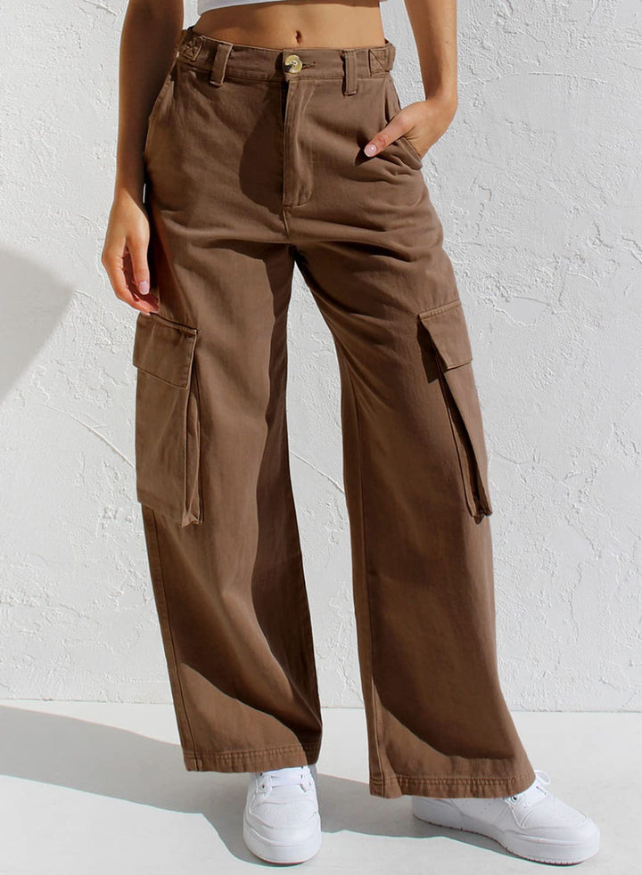 Women's cargo pants with practical side pockets and a casual cut Lune London
