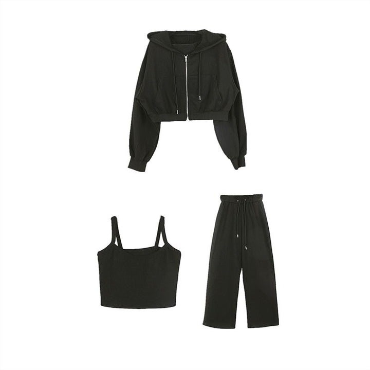 Ensemble féminin à la mode en trois pièces avec sweat à capuche court, débardeur et pantalon large Chic & Stil