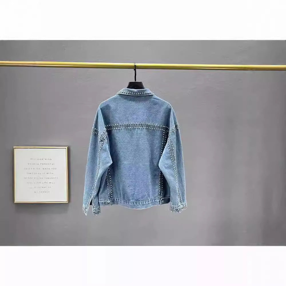 Veste en denim à la mode pour femmes avec des clous décoratifs Chic & Stil