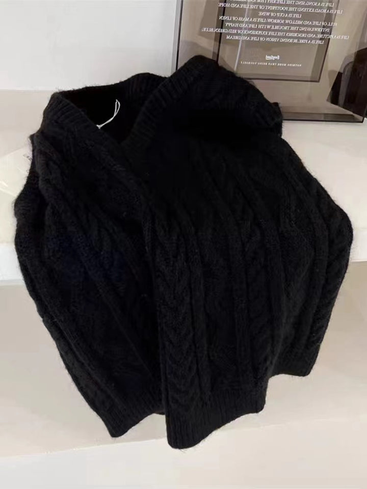 Ladies chunky knit cardigan with V-neck and twisted pattern Lune London