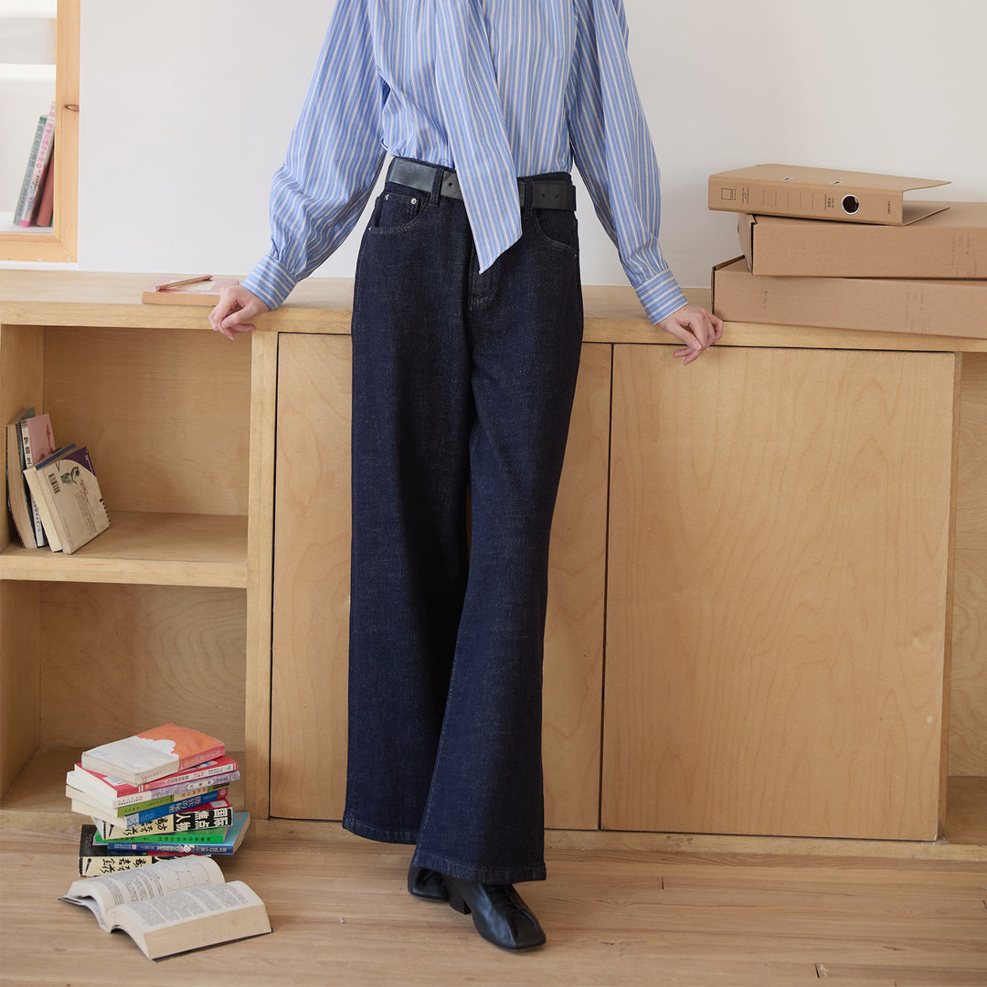 High-waisted casual denim jeans for women wide fit Lune London
