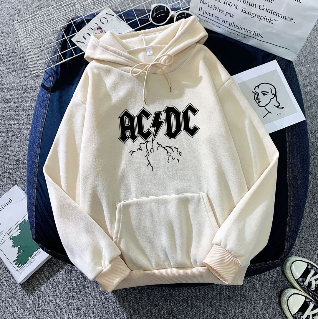 Women's hoodie with large band logo and kangaroo pocket Chic & Stil