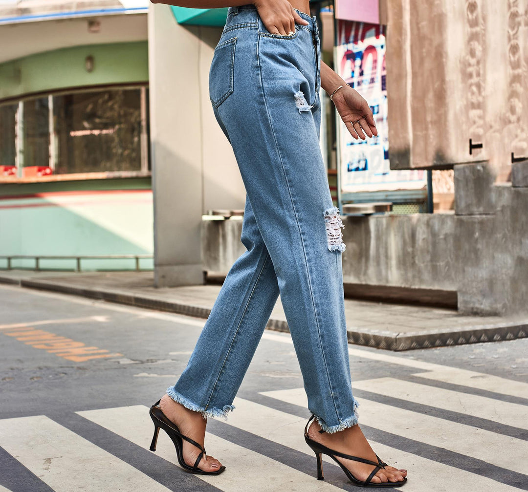 Destroyed jeans for women in a modern boyfriend cut with frayed details Lune London