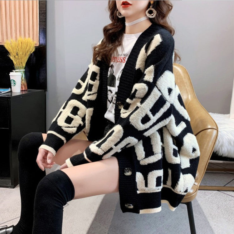 Ladies casual cardigan with large logo pattern and button closure Lune London