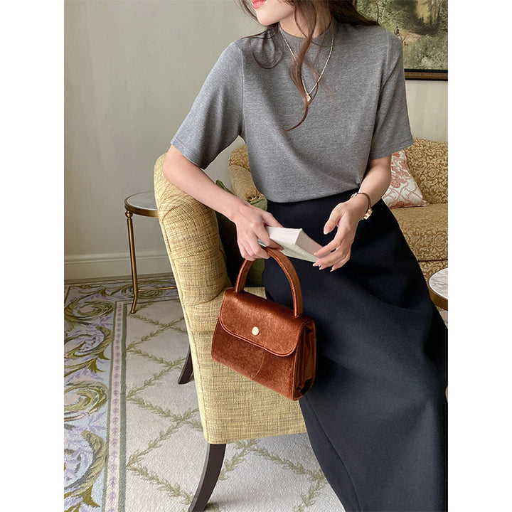 Women's elegant short-sleeve T-shirt with high collar Chic & Stil