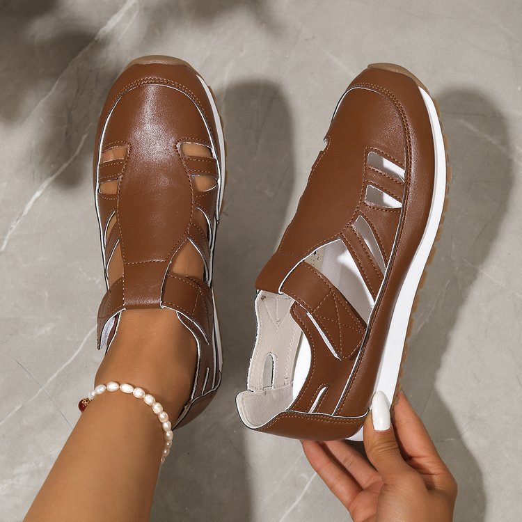 Comfortable women's sandals with ergonomic strap design and breathable surface technology Lune London