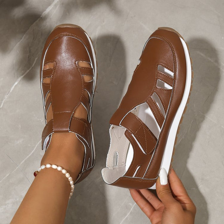 Comfortable women's sandals with ergonomic strap design and breathable surface technology Lune London